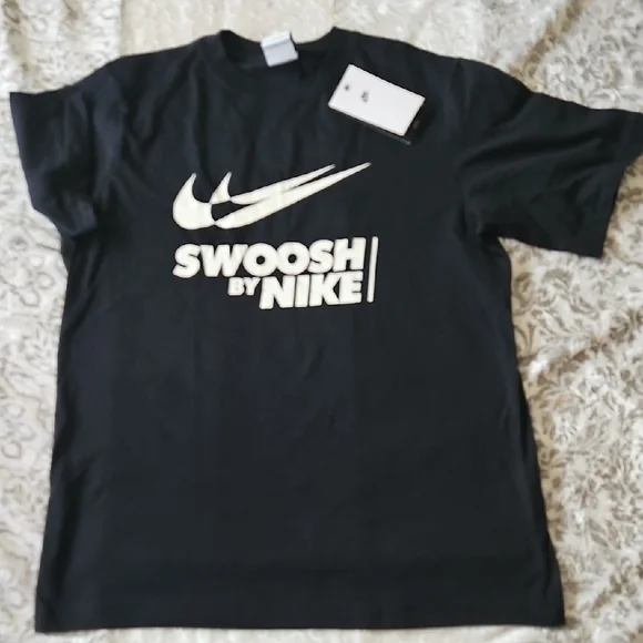 Nike Women XS Boyfriend T-Shirt - Picture 1 of 6